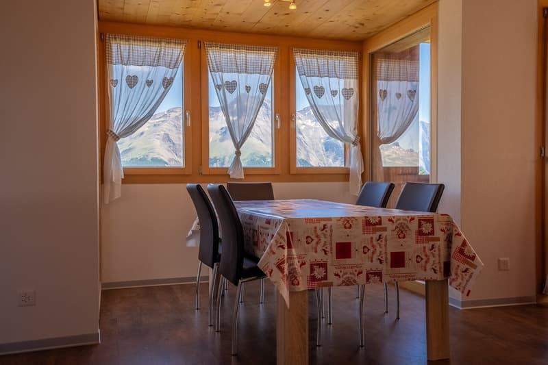 Grosszügige Ferienwohnung mit drei Balkonen im Herzen der Bettmeralp (4)