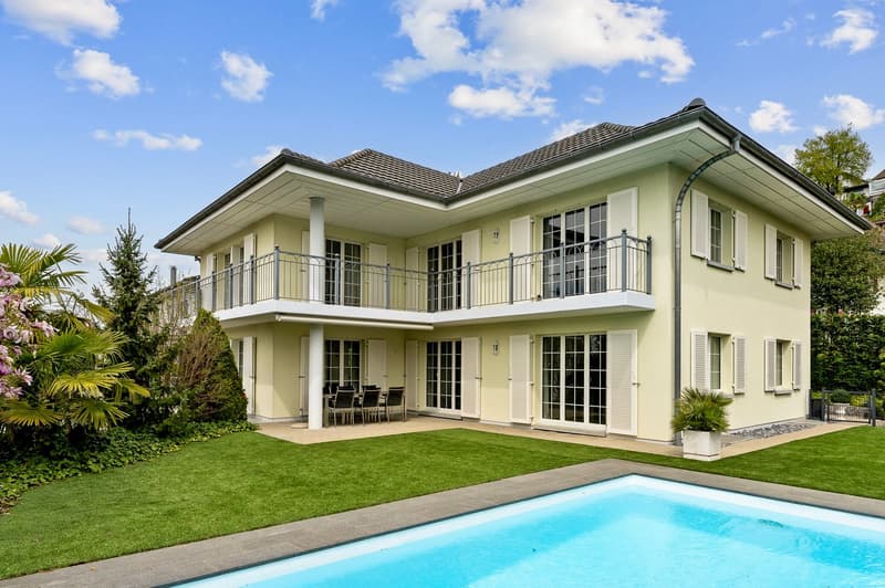 Exclusive single-family house with pool (1)