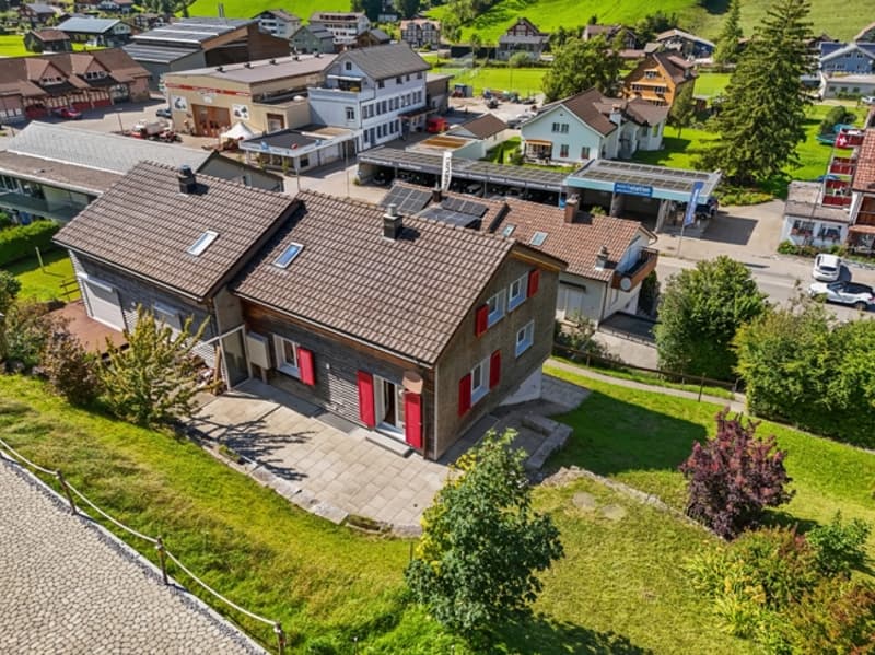 Gemütliches Eckhaus mit schönem Garten und grossem Hobbyraum (2)