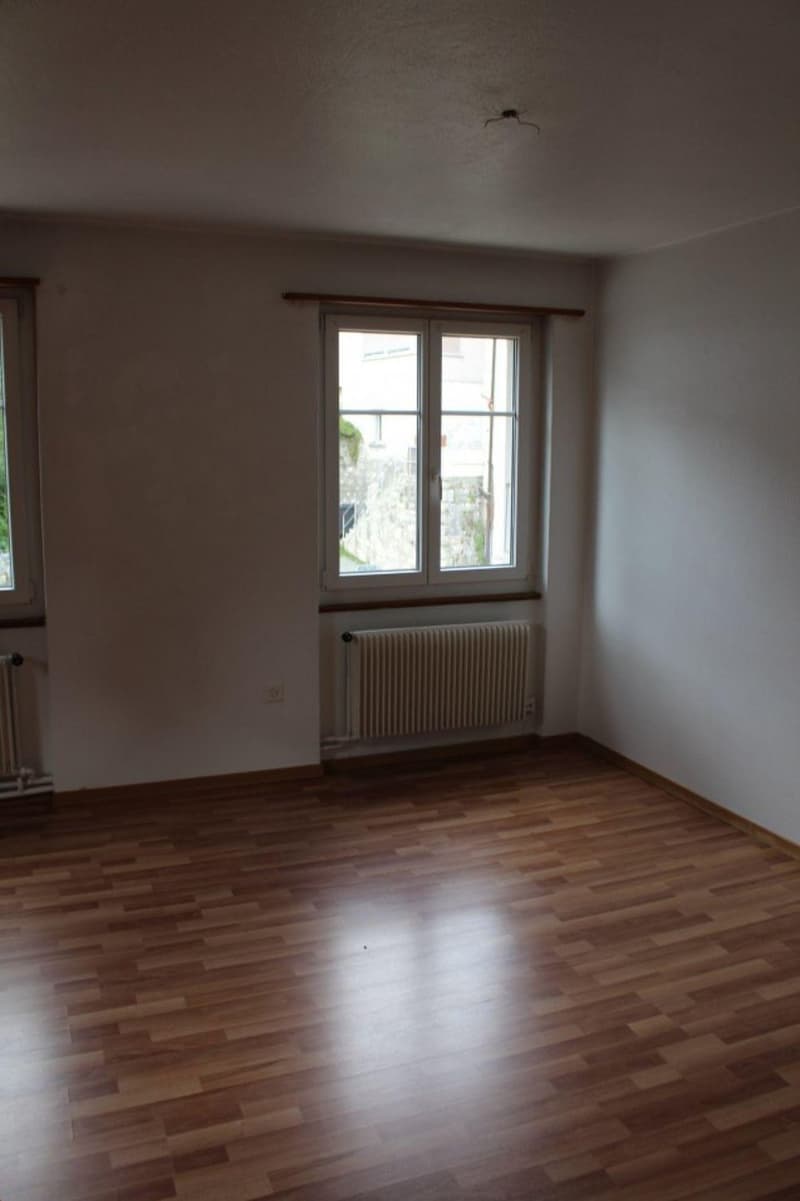Erstes Mietangebot! 2,5-Zimmer-Wohnung im Zentrum von Moutier (5)
