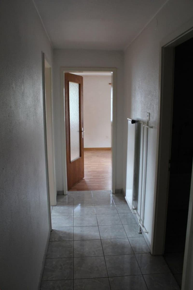 Erstes Mietangebot! 2,5-Zimmer-Wohnung im Zentrum von Moutier (3)