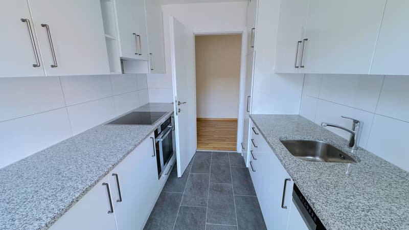 Appartamento di 3 locali luminoso con balcone a Murgenthal disponibile immediatamente! (2)