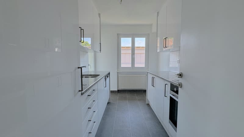 Appartamento di 3 locali luminoso con balcone a Murgenthal disponibile immediatamente! (4)