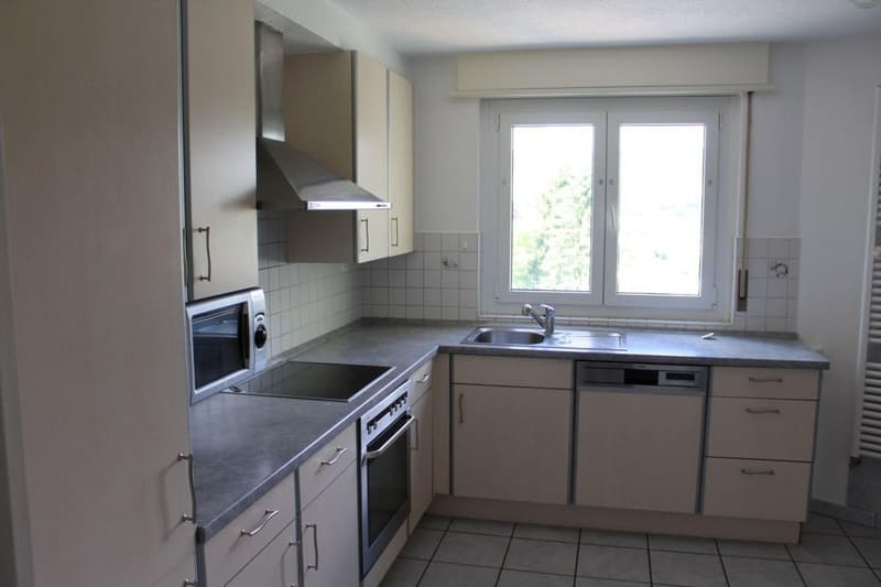 4-room apartment with balcony in Bassecourt (1)