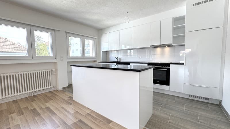 First rental after renovation! Modern 4.5 room apartment with balcony in St. Gallen (4)