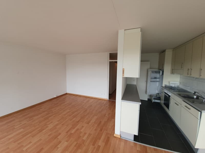 Bright 3-room apartment with balcony on the 5th floor in Burgdorf (2)