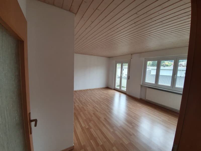 Wohnung mit 4 Zimmern und Balkon in Bassecourt (2)