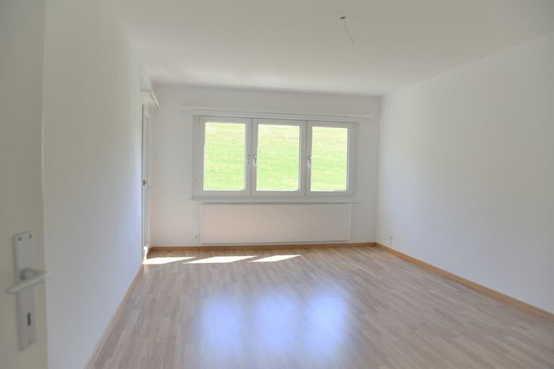 Charmant et lumineux 3.5 pièces avec balcon dans un quartier calme à Malleray (4)