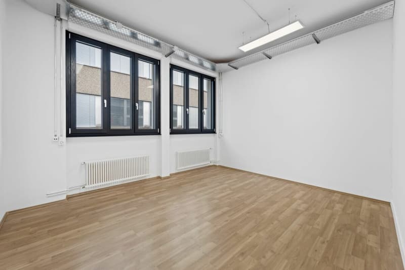 Uffici 300 m2, Laboratorio/Ufficio 72 m2, Magazzino 43 m2 (7)