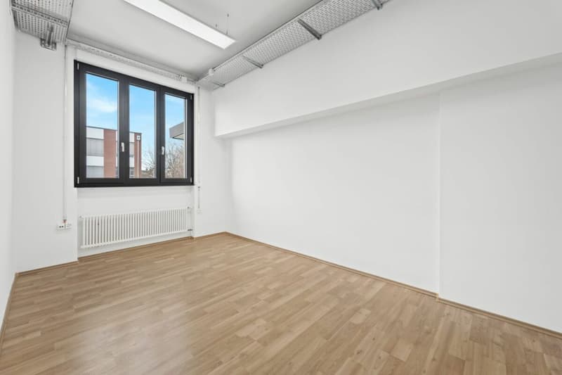 Uffici 300 m2, Laboratorio/Ufficio 72 m2, Magazzino 43 m2 (4)