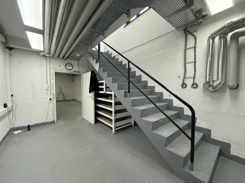 Uffici 300 m2, Laboratorio/Ufficio 72 m2, Magazzino 43 m2 (13)