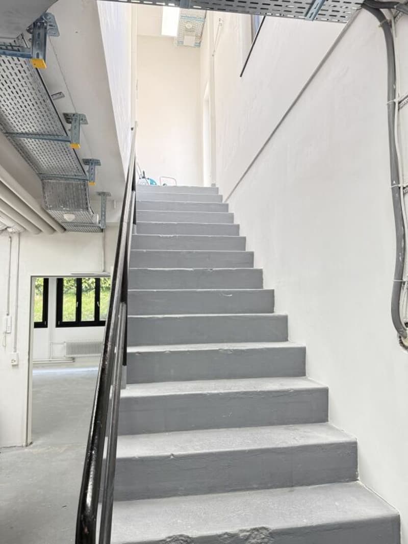 Uffici 300 m2, Laboratorio/Ufficio 72 m2, Magazzino 43 m2 (14)