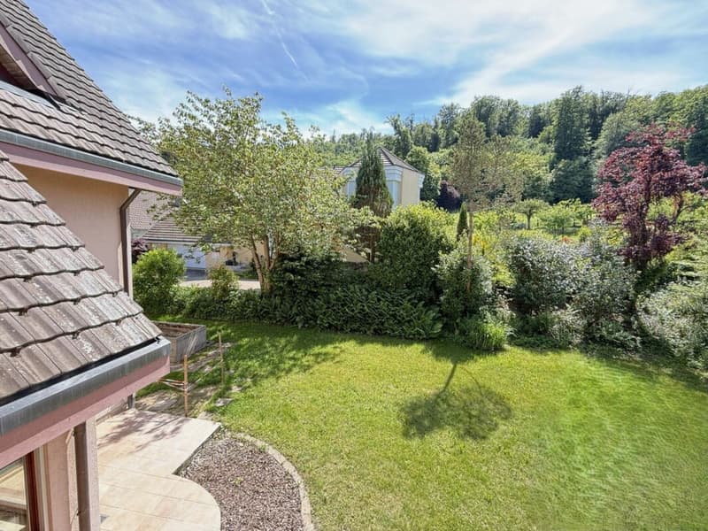 Grosszügiges und freistehendes 9 1/2-Zimmer Einfamilienhaus- naturnahes Wohnen mit Nähe zur Stadt (16)