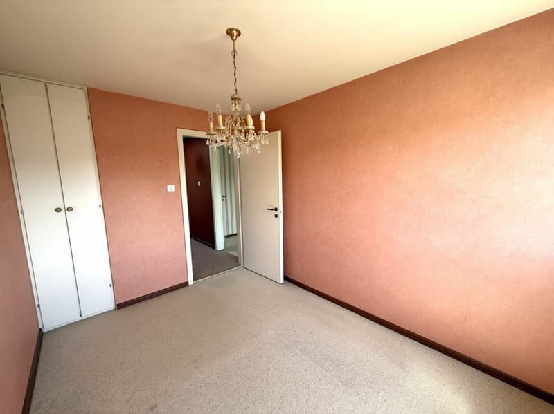 Ruhig gelegenes 4 1/2 Zimmer Eck-Einfamilienhaus mit Garten (10)
