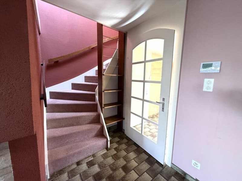 Ruhig gelegenes 4 1/2 Zimmer Eck-Einfamilienhaus mit Garten (6)