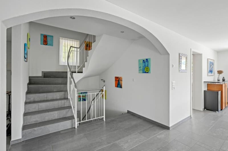 Privatsphäre, Raum und Lebensqualität - besondere Villa mit Pool in Magden (8)