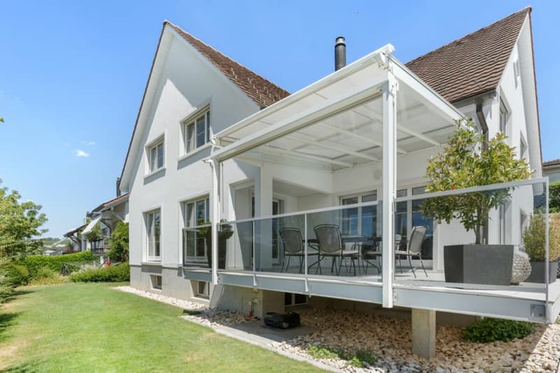 Privatsphäre, Raum und Lebensqualität - besondere Villa mit Pool in Magden (1)