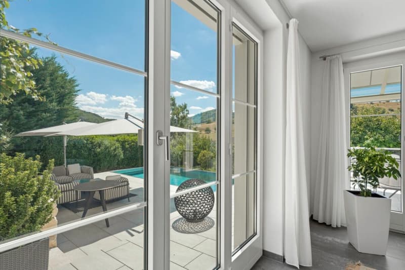 Privatsphäre, Raum und Lebensqualität - besondere Villa mit Pool in Magden (3)