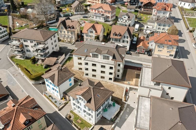 IL VOSTRO NUOVO SPAZIO COMMERCIALE CON GRANDE AREA (2)