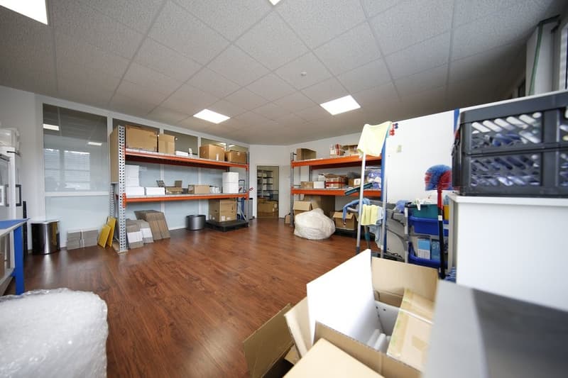 SPAZIO COMMERCIALE SPACIOSO A SCHÖFTLAND (6)