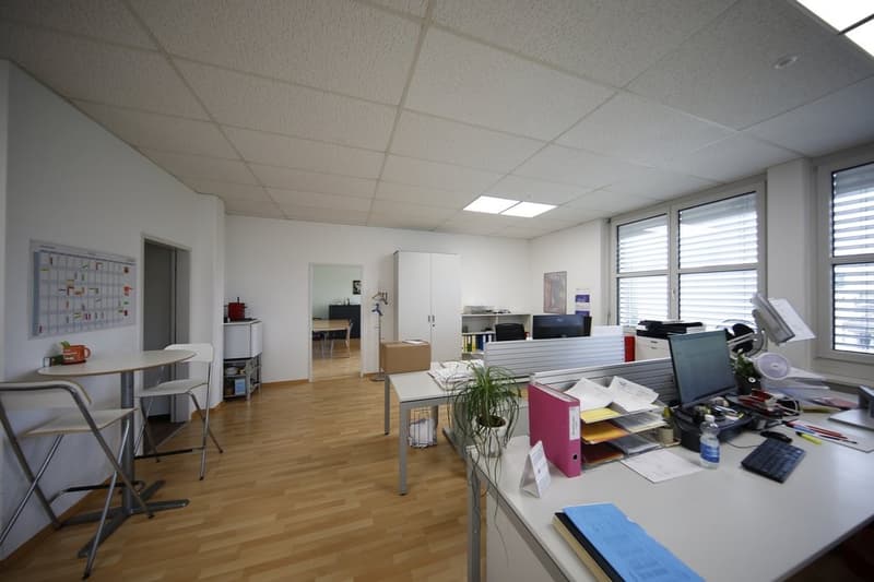 SPAZIO COMMERCIALE SPACIOSO A SCHÖFTLAND (2)