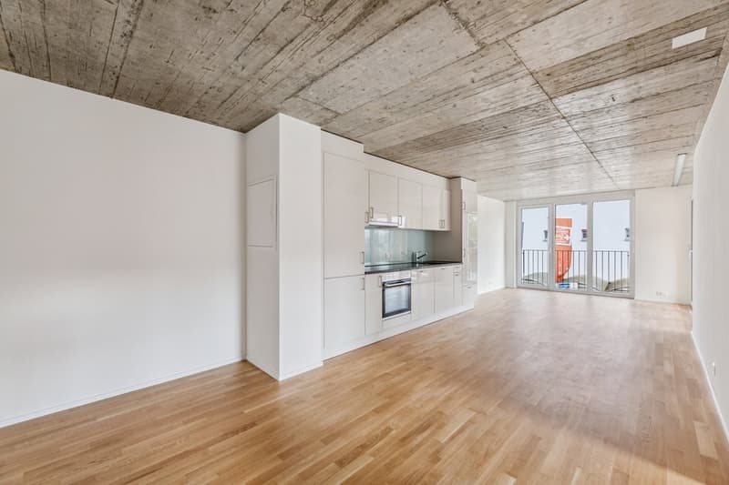 BRIGHT AND CENTRALLY LOCATED (5)