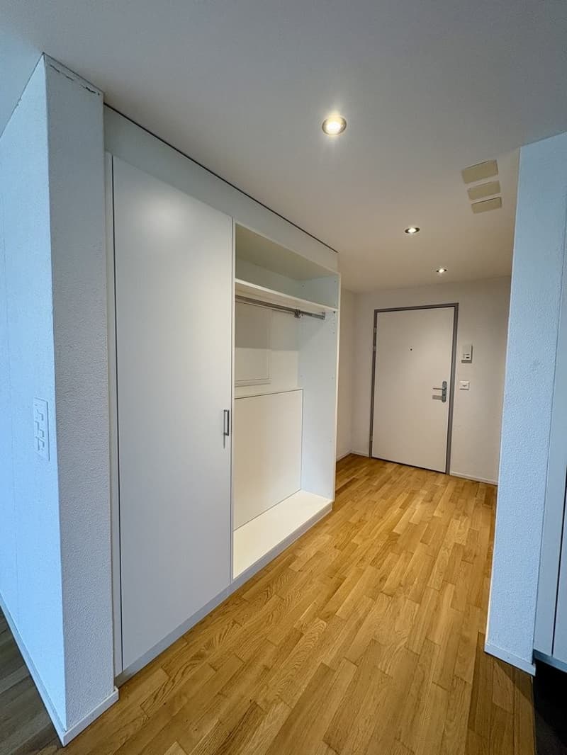 Appartamento moderno con ampio balcone in una posizione idilliaca (5)