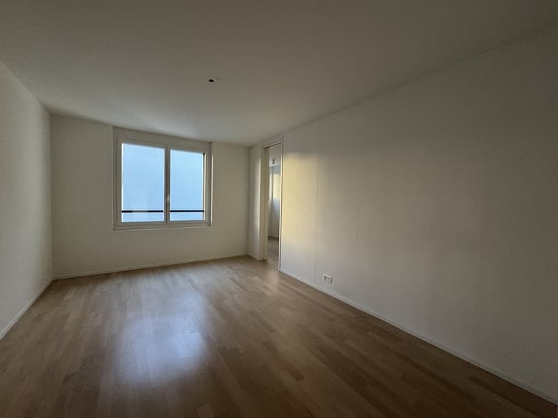 MODERN MIT GROSSZÜGIGEM AUSSENBEREICH (9)