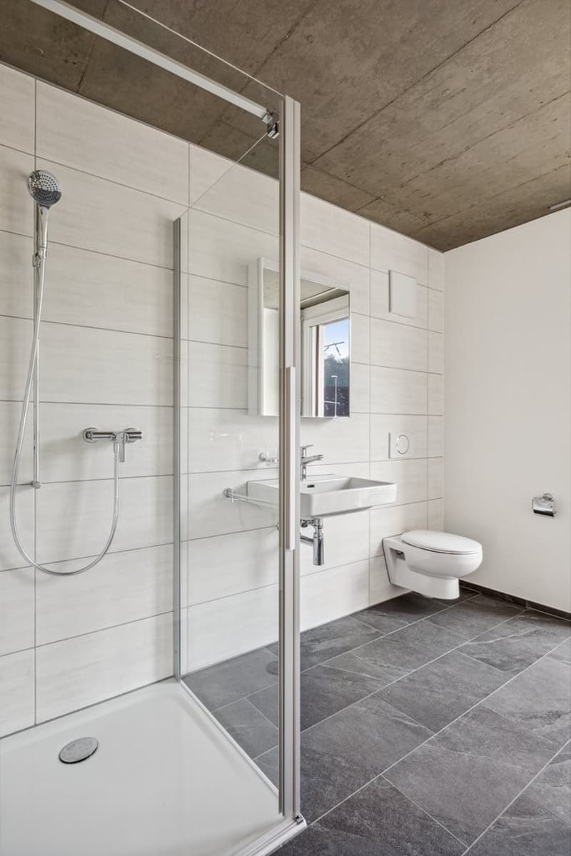 SPACIOUS AND CENTRALLY LOCATED (6)