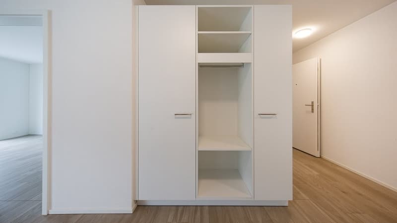 SPACIOUS AND BRIGHT (4)