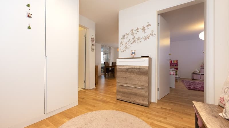 GROSSZÜGIGE 4.5 ZIMMER WOHNUNG IN NETSTAL (7)