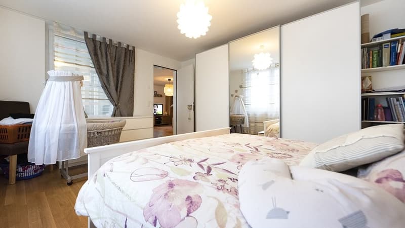 GROSSZÜGIGE 4.5 ZIMMER WOHNUNG IN NETSTAL (2)