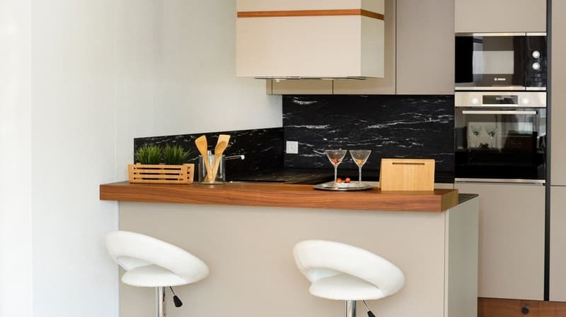 GROSSZÜGIGE 4.5 ZIMMER-WOHNUNG IN WEIACH (2)