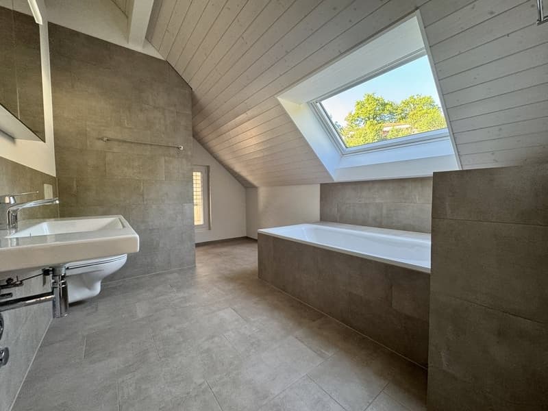 SCHÖN UND MODERN MIT GROSSEM BALKON (11)