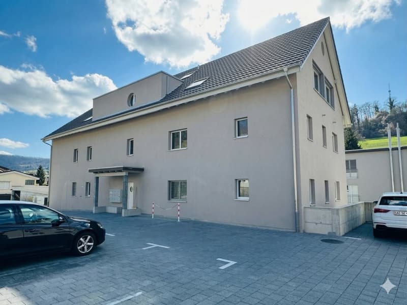 SCHÖN UND MODERN MIT GROSSEM BALKON (1)