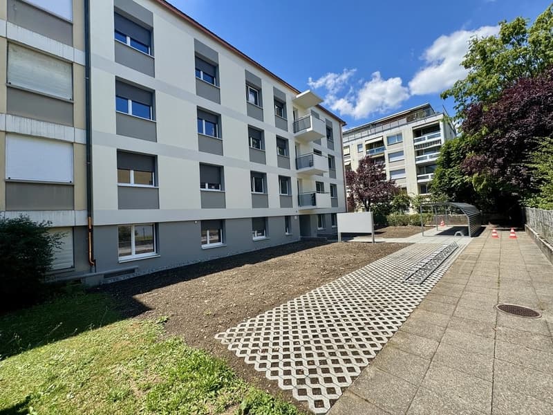 NEU - MODERN MIT GROSSZÜGIGEM BALKON (2)