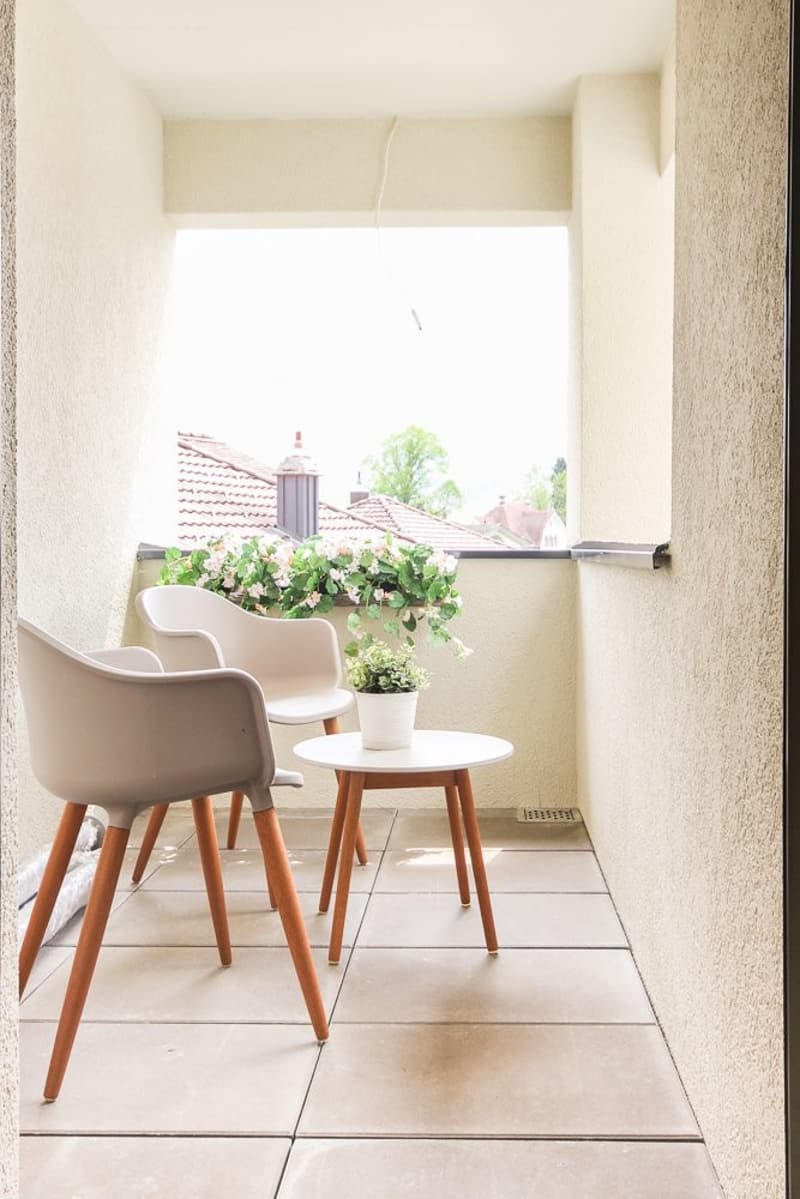 GROSSZÜGIGE UND SCHÖNE WOHNUNG MIT LOGGIA (4)