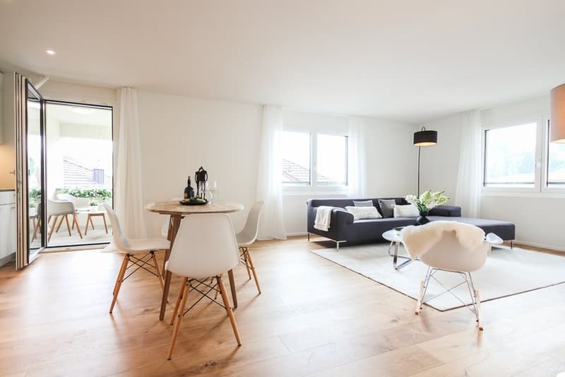 GROSSZÜGIGE UND SCHÖNE WOHNUNG MIT LOGGIA (7)