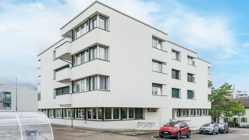 GROSSZÜGIG UND ZENTRAL GELEGEN (1)