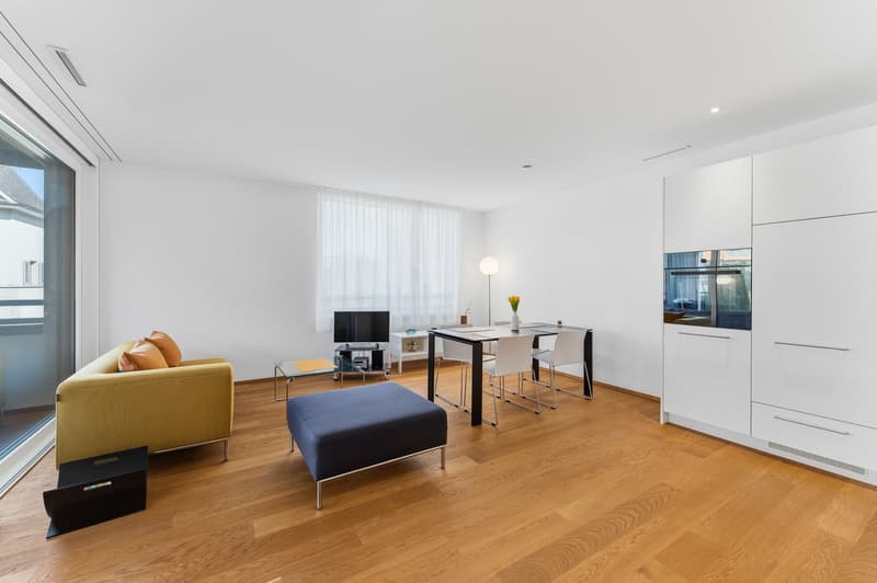 Stilvolle 2.5-Zimmer-Wohnung mit Wintergarten und privatem Gartensitzplatz (2)