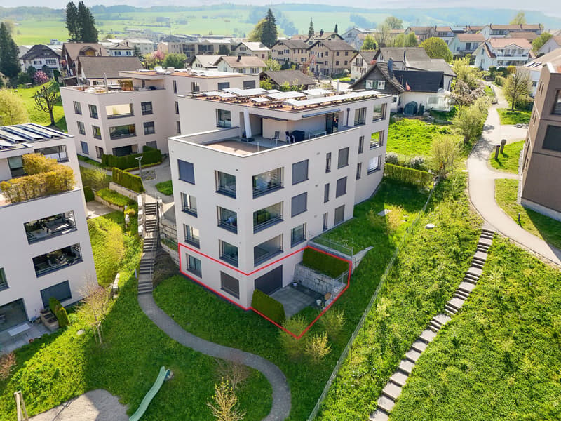 Stilvolle 2.5-Zimmer-Wohnung mit Wintergarten und privatem Gartensitzplatz (1)