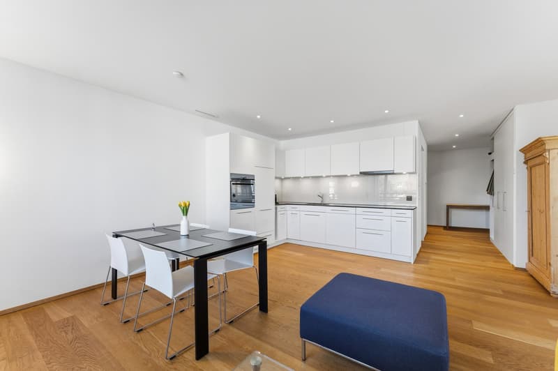 Stilvolle 2.5-Zimmer-Wohnung mit Wintergarten und privatem Gartensitzplatz (3)