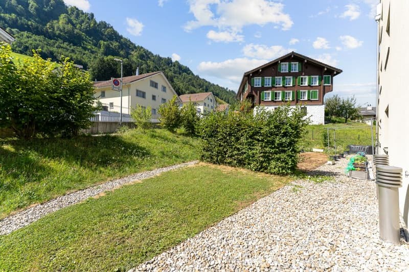 Modernes Wohnen im Herzen von Emmetten – attraktive 4.5-Zimmer-Wohnung mit Garten (5)