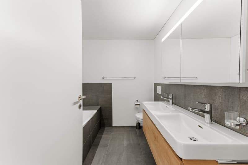 Modernes Wohnen im Herzen von Emmetten – attraktive 4.5-Zimmer-Wohnung mit Garten (7)
