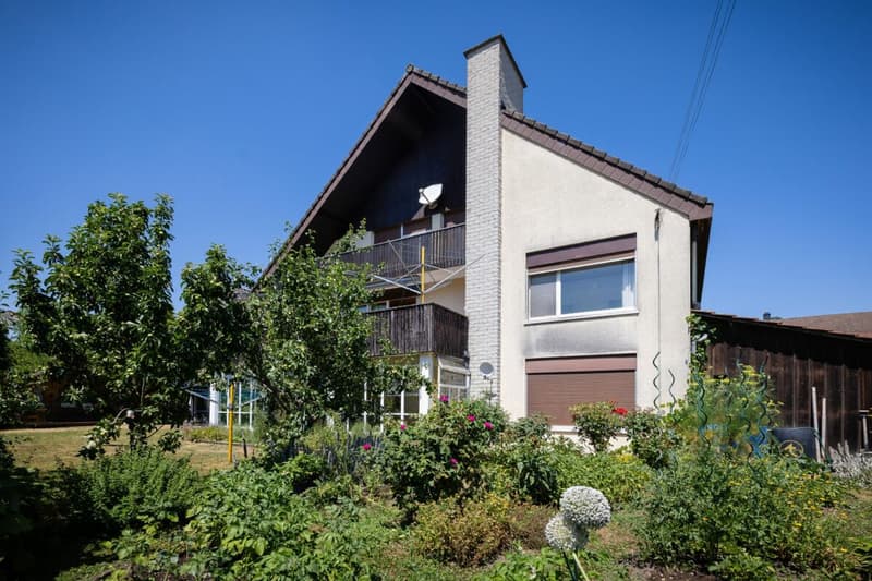 Looking for a home in the countryside with potential, peace, and good accessibility? (9)