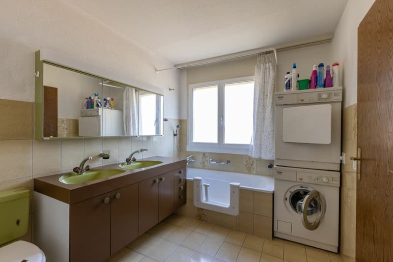 Looking for a home in the countryside with potential, peace, and good accessibility? (16)