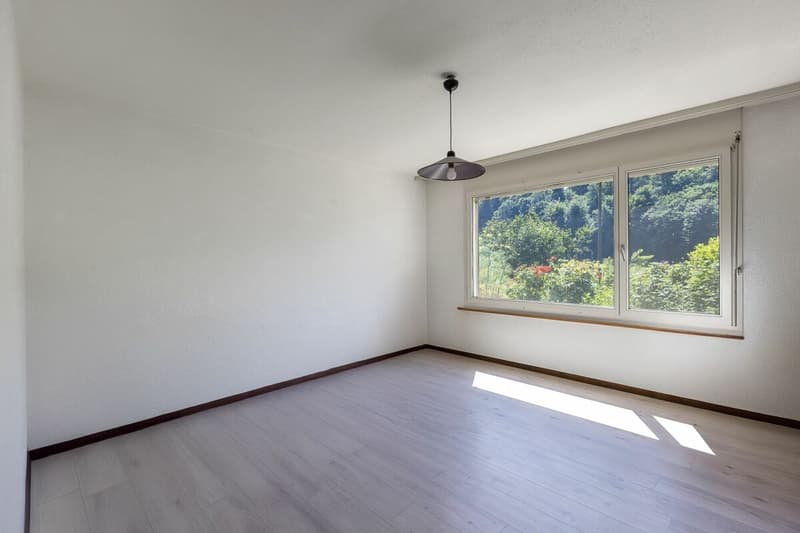 Looking for a home in the countryside with potential, peace, and good accessibility? (4)