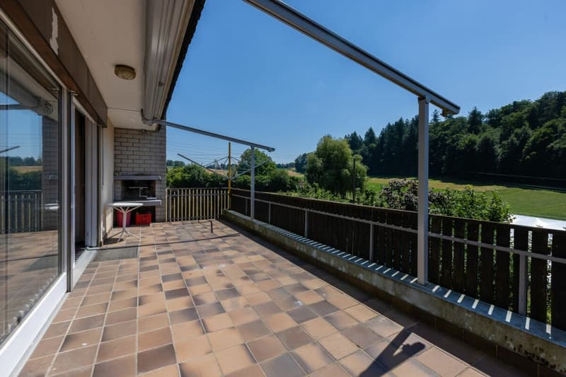 Looking for a home in the countryside with potential, peace, and good accessibility? (1)