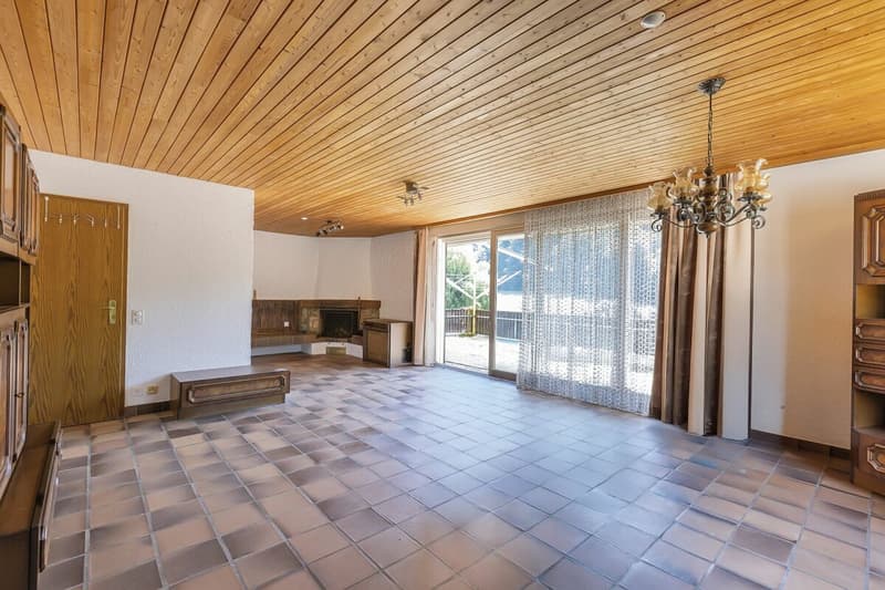 Looking for a home in the countryside with potential, peace, and good accessibility? (2)