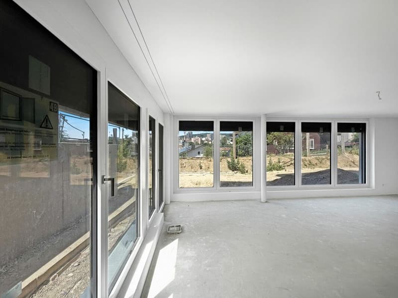 Wohnbereich mit gedecktem Sitzplatz, privatem Gartenbereich, elektrischen Lamellenstoren in allen Zimmern, Bodenheizung und viel Platz in Flurlingen
